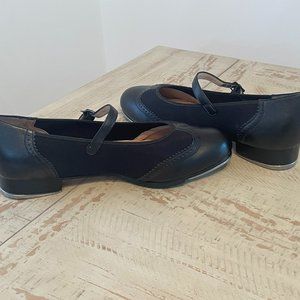 Capezio Adult Tap Shoes  12M --New